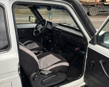 Белый ВАЗ 21214, объемом двигателя 1.7 л и пробегом 250 тыс. км за 4200 $, фото 7 на Automoto.ua