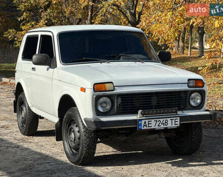 ВАЗ 21214 2011 у Дніпро (Дніпропетровську) на Automoto.ua Білий ВАЗ 21214, об'ємом двигуна 1.7 л та пробігом 295 тис. км за 3599 $, фото 2 на Automoto.ua