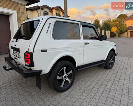 Білий ВАЗ 21214, об'ємом двигуна 1.7 л та пробігом 160 тис. км за 3999 $, фото 7 на Automoto.ua
