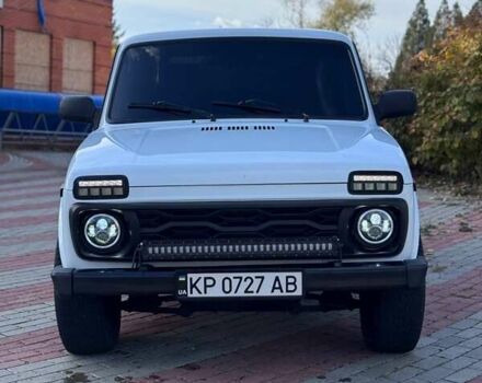 Белый ВАЗ 21214, объемом двигателя 1.7 л и пробегом 218 тыс. км за 4500 $, фото 2 на Automoto.ua