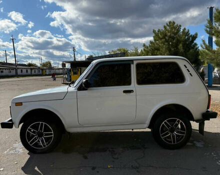 Белый ВАЗ 21214, объемом двигателя 1.7 л и пробегом 87 тыс. км за 6300 $, фото 2 на Automoto.ua