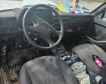 Білий ВАЗ 21214, об'ємом двигуна 2 л та пробігом 198 тис. км за 3000 $, фото 5 на Automoto.ua