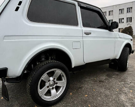 Білий ВАЗ 21214, об'ємом двигуна 1.69 л та пробігом 183 тис. км за 3900 $, фото 5 на Automoto.ua