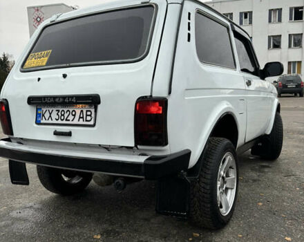 Білий ВАЗ 21214, об'ємом двигуна 1.69 л та пробігом 183 тис. км за 3900 $, фото 6 на Automoto.ua