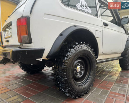 Белый ВАЗ 21214, объемом двигателя 1.7 л и пробегом 110 тыс. км за 6000 $, фото 4 на Automoto.ua