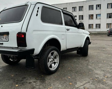 Білий ВАЗ 21214, об'ємом двигуна 1.69 л та пробігом 183 тис. км за 3900 $, фото 11 на Automoto.ua