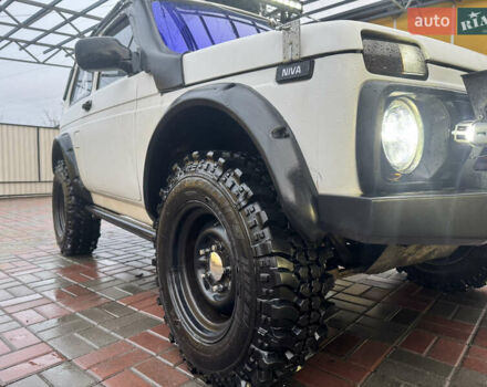 Белый ВАЗ 21214, объемом двигателя 1.7 л и пробегом 110 тыс. км за 6000 $, фото 5 на Automoto.ua