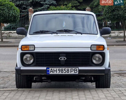Белый ВАЗ 21214, объемом двигателя 1.69 л и пробегом 99 тыс. км за 6000 $, фото 3 на Automoto.ua