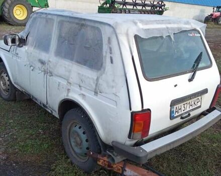 Белый ВАЗ 21214, объемом двигателя 1.69 л и пробегом 100 тыс. км за 2200 $, фото 3 на Automoto.ua