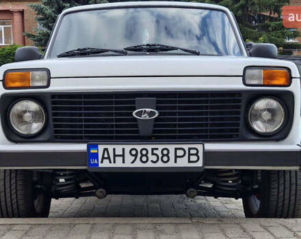 Белый ВАЗ 21214, объемом двигателя 1.69 л и пробегом 99 тыс. км за 6000 $, фото 4 на Automoto.ua