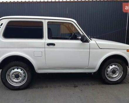 Белый ВАЗ 21214, объемом двигателя 1.69 л и пробегом 74 тыс. км за 5900 $, фото 4 на Automoto.ua