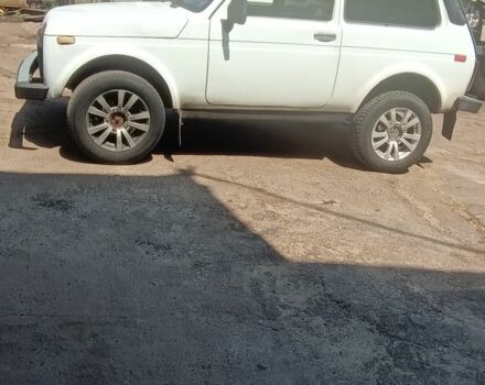 Білий ВАЗ 21214, об'ємом двигуна 1.7 л та пробігом 290 тис. км за 2000 $, фото 1 на Automoto.ua