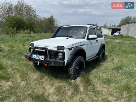 Белый ВАЗ 21214, объемом двигателя 1.9 л и пробегом 38 тыс. км за 8888 $, фото 1 на Automoto.ua