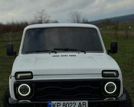 Белый ВАЗ 21214, объемом двигателя 1.7 л и пробегом 350 тыс. км за 3500 $, фото 1 на Automoto.ua