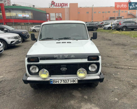 Белый ВАЗ 21214, объемом двигателя 1.69 л и пробегом 168 тыс. км за 2999 $, фото 1 на Automoto.ua