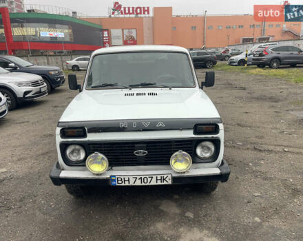 Белый ВАЗ 21214, объемом двигателя 1.7 л и пробегом 171 тыс. км за 3300 $, фото 1 на Automoto.ua