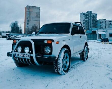 Белый ВАЗ 21214, объемом двигателя 1.7 л и пробегом 230 тыс. км за 3400 $, фото 1 на Automoto.ua