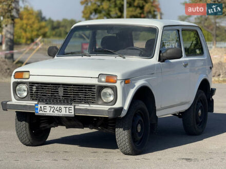 ВАЗ 21214 2011 в Днепре (Днепропетровске) на Automoto.ua Белый ВАЗ 21214, объемом двигателя 1.69 л и пробегом 295 тыс. км за 3599 $, фото 1 на Automoto.ua