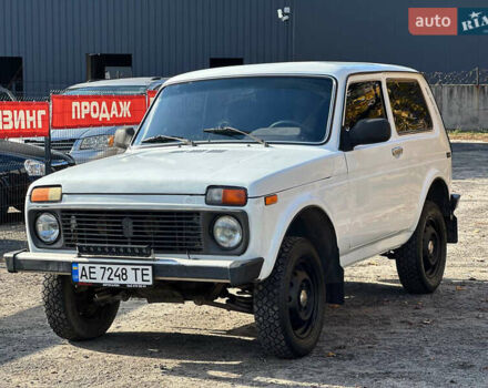 ВАЗ 21214 2011 в Днепре (Днепропетровске) на Automoto.ua Белый ВАЗ 21214, объемом двигателя 1.7 л и пробегом 295 тыс. км за 3599 $, фото 1 на Automoto.ua