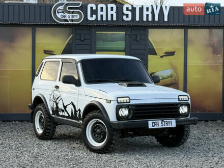 Белый ВАЗ 21214, объемом двигателя 1.7 л и пробегом 113 тыс. км за 4999 $, фото 1 на Automoto.ua