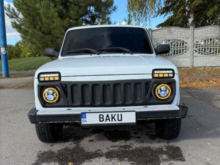 Білий ВАЗ 21214, об'ємом двигуна 1.7 л та пробігом 87 тис. км за 6300 $, фото 1 на Automoto.ua