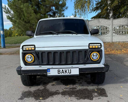 Белый ВАЗ 21214, объемом двигателя 1.7 л и пробегом 87 тыс. км за 6300 $, фото 1 на Automoto.ua