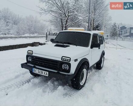 Белый ВАЗ 21214, объемом двигателя 1.69 л и пробегом 113 тыс. км за 4999 $, фото 1 на Automoto.ua