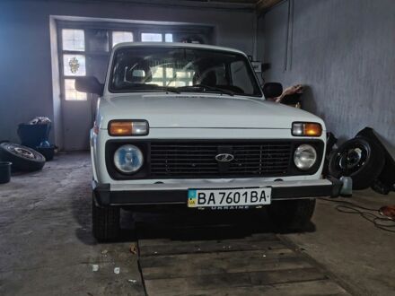 Білий ВАЗ 21214, об'ємом двигуна 7 л та пробігом 180 тис. км за 2002 $, фото 1 на Automoto.ua