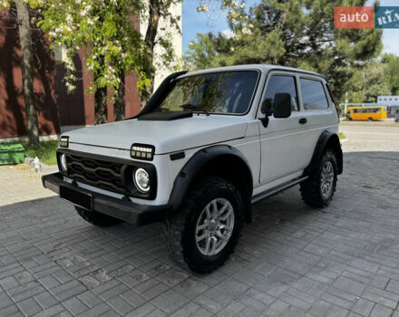 Белый ВАЗ 21214, объемом двигателя 1.7 л и пробегом 92 тыс. км за 4999 $, фото 1 на Automoto.ua