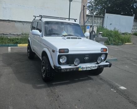 Белый ВАЗ 21214, объемом двигателя 1 л и пробегом 195 тыс. км за 4000 $, фото 1 на Automoto.ua