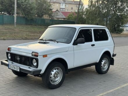 Белый ВАЗ 21214, объемом двигателя 1.7 л и пробегом 200 тыс. км за 3900 $, фото 1 на Automoto.ua