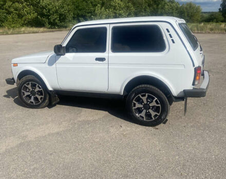 Белый ВАЗ 21214, объемом двигателя 1.7 л и пробегом 23 тыс. км за 9500 $, фото 1 на Automoto.ua