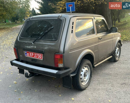 ВАЗ 21214 2017 в Мироновке на Automoto.ua Коричневый ВАЗ 21214, объемом двигателя 1.69 л и пробегом 35 тыс. км за 7800 $, фото 7 на Automoto.ua