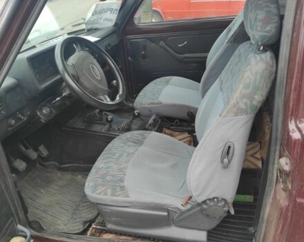 Красный ВАЗ 21214, объемом двигателя 1.7 л и пробегом 177 тыс. км за 2857 $, фото 4 на Automoto.ua