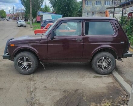 Красный ВАЗ 21214, объемом двигателя 1.7 л и пробегом 177 тыс. км за 2857 $, фото 5 на Automoto.ua