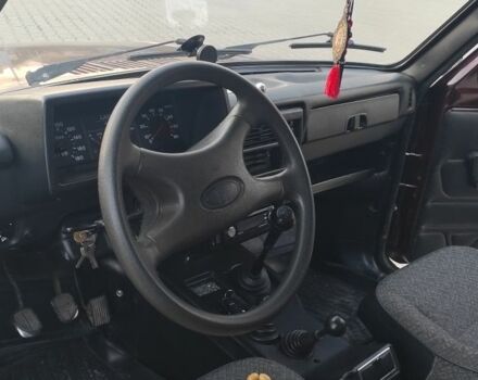 Красный ВАЗ 21214, объемом двигателя 1.7 л и пробегом 250 тыс. км за 3800 $, фото 5 на Automoto.ua