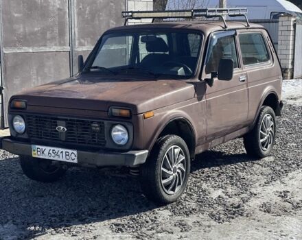 Красный ВАЗ 21214, объемом двигателя 1.7 л и пробегом 130 тыс. км за 2000 $, фото 5 на Automoto.ua