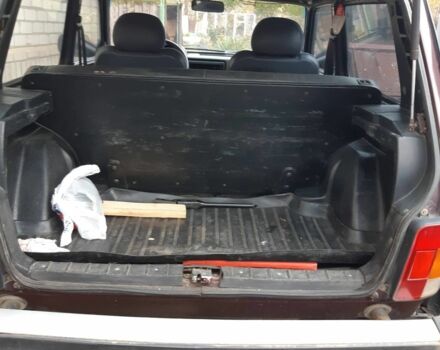 Красный ВАЗ 21214, объемом двигателя 1.7 л и пробегом 148 тыс. км за 3200 $, фото 4 на Automoto.ua