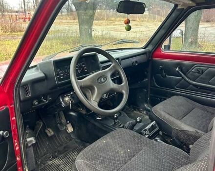Червоний ВАЗ 21214, об'ємом двигуна 1.7 л та пробігом 97 тис. км за 3350 $, фото 8 на Automoto.ua