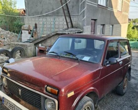Красный ВАЗ 21214, объемом двигателя 1.7 л и пробегом 200 тыс. км за 3000 $, фото 1 на Automoto.ua