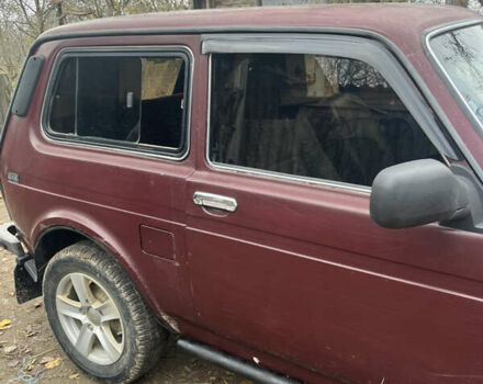 Красный ВАЗ 21214, объемом двигателя 1.69 л и пробегом 164 тыс. км за 3000 $, фото 5 на Automoto.ua