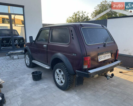 Красный ВАЗ 21214, объемом двигателя 1.7 л и пробегом 97 тыс. км за 3600 $, фото 4 на Automoto.ua