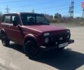 Красный ВАЗ 21214, объемом двигателя 1.7 л и пробегом 200 тыс. км за 3000 $, фото 1 на Automoto.ua