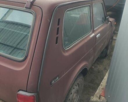 Красный ВАЗ 21214, объемом двигателя 1.7 л и пробегом 93 тыс. км за 4000 $, фото 3 на Automoto.ua