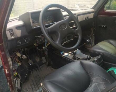 Красный ВАЗ 21214, объемом двигателя 1.7 л и пробегом 211 тыс. км за 3650 $, фото 1 на Automoto.ua