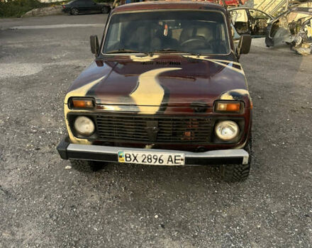 Красный ВАЗ 21214, объемом двигателя 1.7 л и пробегом 185 тыс. км за 4200 $, фото 1 на Automoto.ua