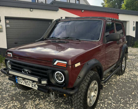 Красный ВАЗ 21214, объемом двигателя 1.7 л и пробегом 186 тыс. км за 4200 $, фото 4 на Automoto.ua