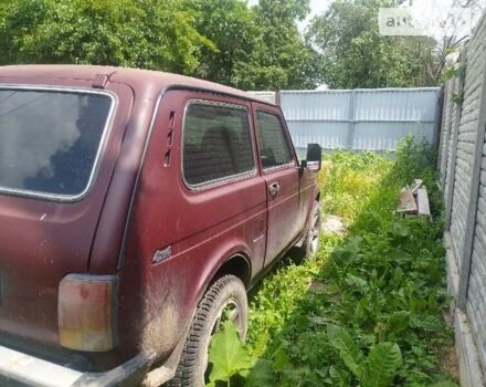 Красный ВАЗ 21214, объемом двигателя 1.7 л и пробегом 211 тыс. км за 3650 $, фото 2 на Automoto.ua