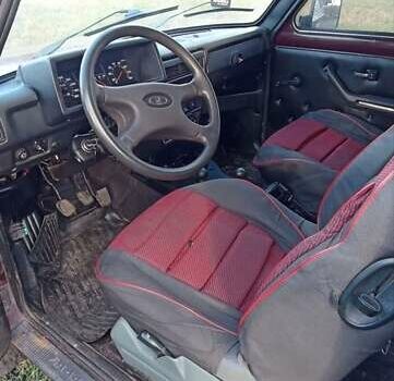 Красный ВАЗ 21214, объемом двигателя 1.7 л и пробегом 179 тыс. км за 3700 $, фото 8 на Automoto.ua