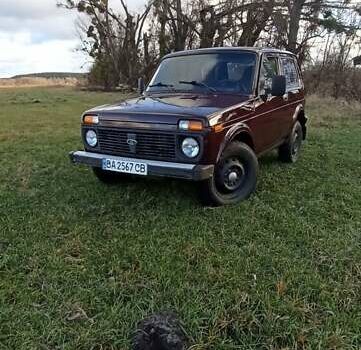 Красный ВАЗ 21214, объемом двигателя 1.7 л и пробегом 179 тыс. км за 3700 $, фото 1 на Automoto.ua